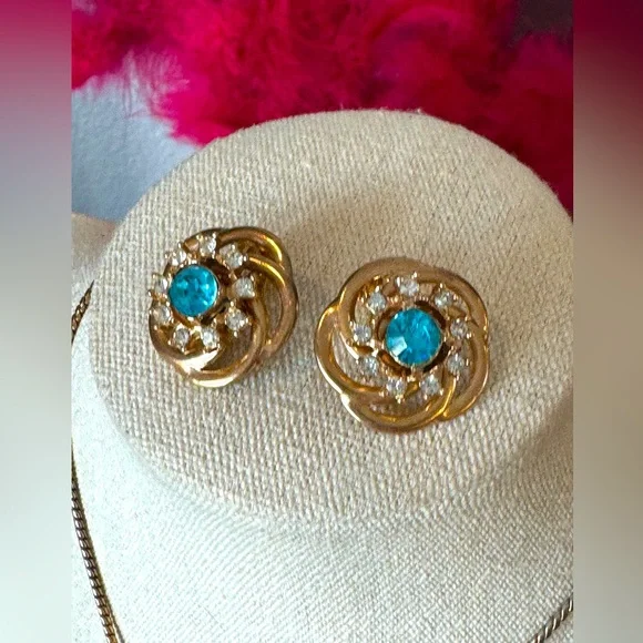 Vintage Flower Metal Pendant- Brooch with Matching Earrings - Picture 7 of 11